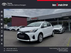 Weiß Gebraucht 2015 Toyota Yaris Comfort Limousine | 9.280 € (Fairer Preis)