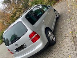 Silber Gebraucht 2005 VW Touran Van / Kleinbus | 6.000 €