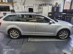 Silber Gebraucht 2016 Skoda Octavia Solution Kombi | 7.499 € (Fairer Preis)