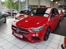 Rot rot Gebraucht 2019 Mercedes B180 Premium Van / Kleinbus | 24.900 € (Teuer)
