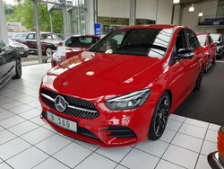 Rot rot Gebraucht 2019 Mercedes B180 Premium Van / Kleinbus | 24.900 € (Etwas zu teuer)