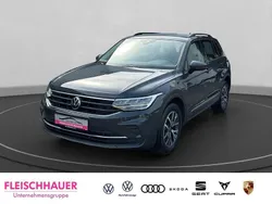 Grau Gebraucht 2022 VW Tiguan Life SUV | 28.990 € (Fairer Preis)