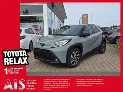 Urban khaki / night sky black Neu 2025 Toyota Aygo Kleinwagen | 18.390 €