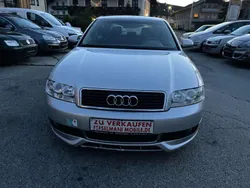 Lichtsilber metallic Gebraucht 2001 Audi A4 Limousine | 998 € (Guter Preis)