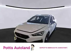 Weiss Gebraucht 2023 Seat Leon Limousine | 24.777 € (Fairer Preis)