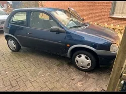 Blau Gebraucht 1999 Opel Corsa Kleinwagen | 600 € (Fairer Preis)