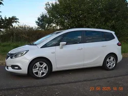 Weiß Gebraucht 2018 Opel Zafira Tourer Van / Kleinbus | 8.000 € (Guter Preis)