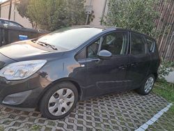 Schwarz Gebraucht 2013 Opel Meriva Color Edition Van / Kleinbus | 4.400 € (Fairer Preis)
