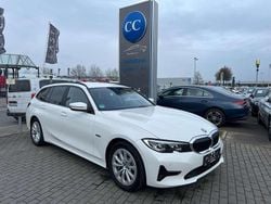 Weiß Gebraucht 2022 BMW 330e Sport Line Kombi | 26.950 € (Superpreis)