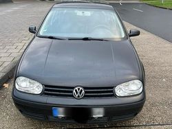 Schwarz Gebraucht 2002 VW Golf IV Trendline Kleinwagen | 2.999 € (Fairer Preis)