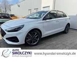 Weiss Neu 2025 Hyundai i30 Advantage Limousine | 22.990 € (Fairer Preis)