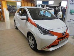 Weiß Gebraucht 2018 Toyota Aygo X-play Kleinwagen | 8.990 € (Fairer Preis)