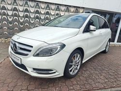 Weiß Gebraucht 2012 Mercedes B180 Edition 1 Van / Kleinbus | 11.550 € (Fairer Preis)