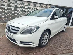 Weiß Gebraucht 2012 Mercedes B180 Edition 1 Van / Kleinbus | 11.950 € (Fairer Preis)