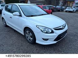 Weiß Gebraucht 2012 Hyundai i30 Classic Limousine | 2.850 € (Superpreis)