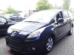 Blau Gebraucht 2011 Peugeot 5008 Business-Line Van / Kleinbus | 2.900 € (Superpreis)