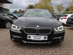 Black sapphire metallic Gebraucht 2012 BMW 330 Luxury Line Limousine | 20.500 € (Teuer)