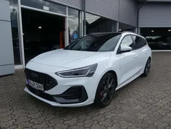 Lackierung frostweiss weiß Gebraucht 2023 Ford Focus ST Kombi | 36.990 € (Fairer Preis)