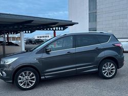 Grau Gebraucht 2017 Ford Kuga Vignale SUV | 15.000 € (Superpreis)