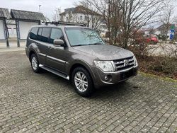 Braun Gebraucht 2012 Mitsubishi Pajero SUV | 19.750 €
