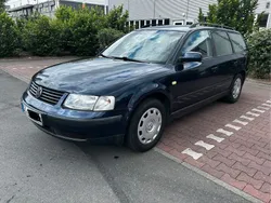 Blau Gebraucht 1999 VW Passat Basis Kombi | 600 € (Guter Preis)