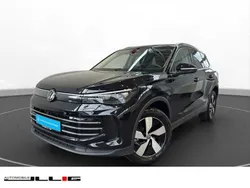 Deep black perleffekt (schwarz) Gebraucht 2024 VW Tiguan Elegance SUV | 49.890 € (Guter Preis)