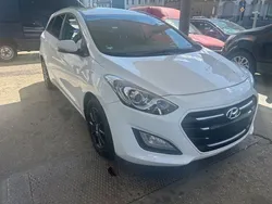Weiß Gebraucht 2015 Hyundai i30 Style Limousine | 8.999 € (Fairer Preis)