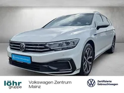 Oryxweiß perlmutteffekt Gebraucht 2021 VW Passat GTE Kombi | 20.750 € (Fairer Preis)