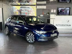 Blau Gebraucht 2023 VW Golf VIII Active Limousine | 21.490 € (Guter Preis)
