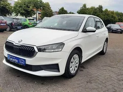 Weiß Gebraucht 2023 Skoda Fabia Active Limousine | 13.949 € (Fairer Preis)