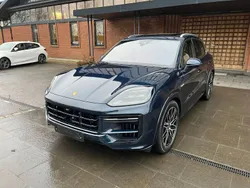 Blau Gebraucht 2024 Porsche Cayenne Turbo E-Hybrid SUV | 193.995 € (Etwas zu teuer)
