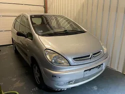 Grau Gebraucht 2001 Citroën Xsara Picasso Van / Kleinbus | 1.799 € (Etwas zu teuer)