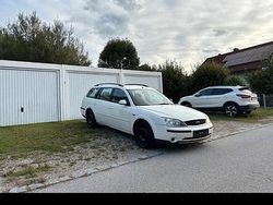 Weiß Gebraucht 2003 Ford Mondeo Kombi | 250 €