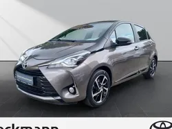 Grau Gebraucht 2020 Toyota Yaris Style Limousine | 16.890 € (Etwas zu teuer)