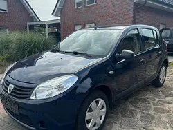 Blau Gebraucht 2010 Dacia Sandero Kleinwagen | 850 € (Etwas zu teuer)