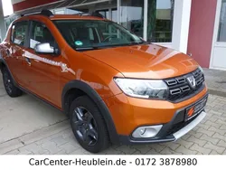Orange Gebraucht 2017 Dacia Sandero Celebration Kleinwagen | 10.590 € (Fairer Preis)