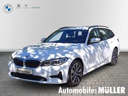 Weiss Gebraucht 2022 BMW 318 Advantage Kombi | 26.790 € (Fairer Preis)