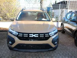 Beige Neu 2025 Dacia Sandero Expression Kleinwagen | 19.140 € (Etwas zu teuer)