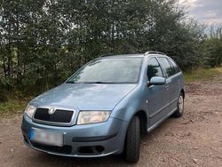 Grau Gebraucht 2007 Skoda Fabia Kleinwagen | 1.150 €