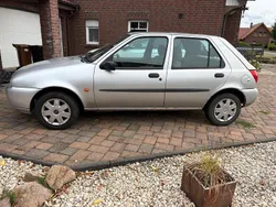 Silber Gebraucht 1999 Ford Fiesta Kleinwagen | 850 €