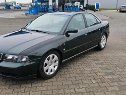 Grün Gebraucht 1995 Audi A4 Limousine | 2.100 €