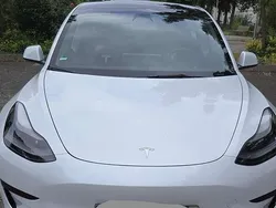 Weiß Gebraucht 2022 Tesla Model 3 Standard Range Plus Limousine | 25.000 € (Guter Preis)