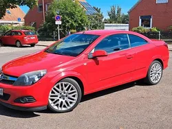 Rot Gebraucht 2006 Opel Astra Cabriolet Cosmo Cabrio | 5.200 € (Etwas zu teuer)