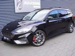 Obsidianschwarz metallic Gebraucht 2021 Ford Focus Performance Edition Kombi | 29.990 € (Guter Preis)