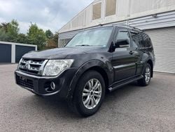 Schwarz Gebraucht 2012 Mitsubishi Pajero Instyle SUV | 8.950 € (Guter Preis)