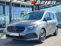 Grau (lackfarbe chromitgrau metallic mb 7745) Gebraucht 2022 Mercedes 180 Limousine | 26.491 € (Fairer Preis)