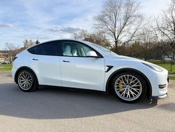 Weiß Gebraucht 2022 Tesla Model Y SUV | 28.200 € (Fairer Preis)