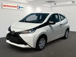 Weiß Gebraucht 2015 Toyota Aygo Kleinwagen | 3.699 € (Guter Preis)