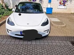 Weiß Gebraucht 2022 Tesla Model 3 Limousine | 43.000 €