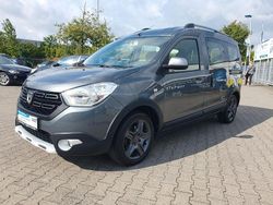 Grau Gebraucht 2018 Dacia Dokker Celebration Van | 11.699 €